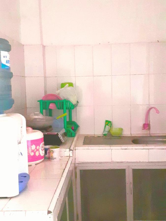 Almira Homestay Near Airport Jambi Esterno foto